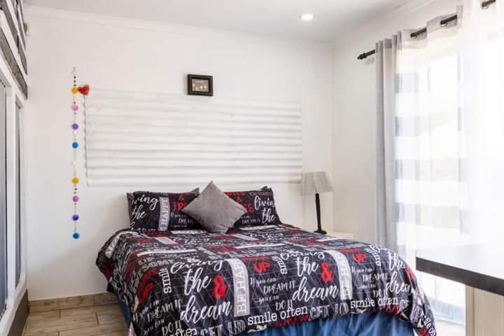 Mykhaya-Your Home Away From Home Kempton Park Esterno foto