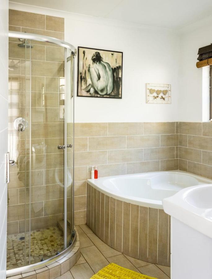 Mykhaya-Your Home Away From Home Kempton Park Esterno foto