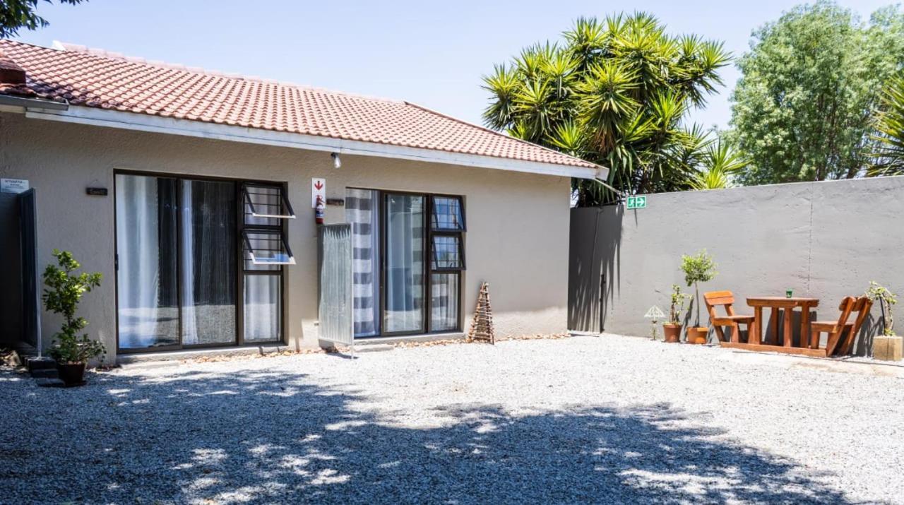 Mykhaya-Your Home Away From Home Kempton Park Esterno foto