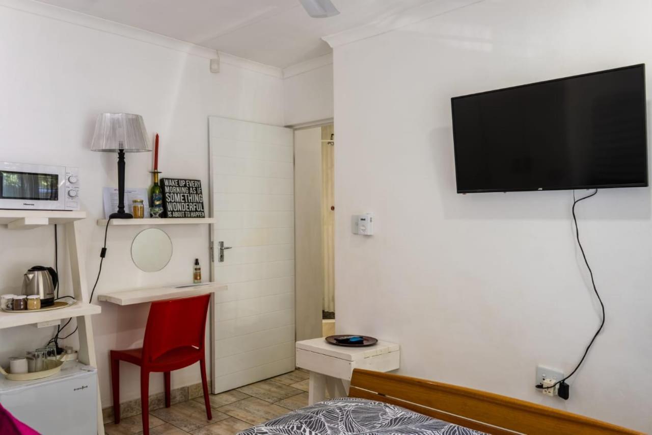 Mykhaya-Your Home Away From Home Kempton Park Esterno foto