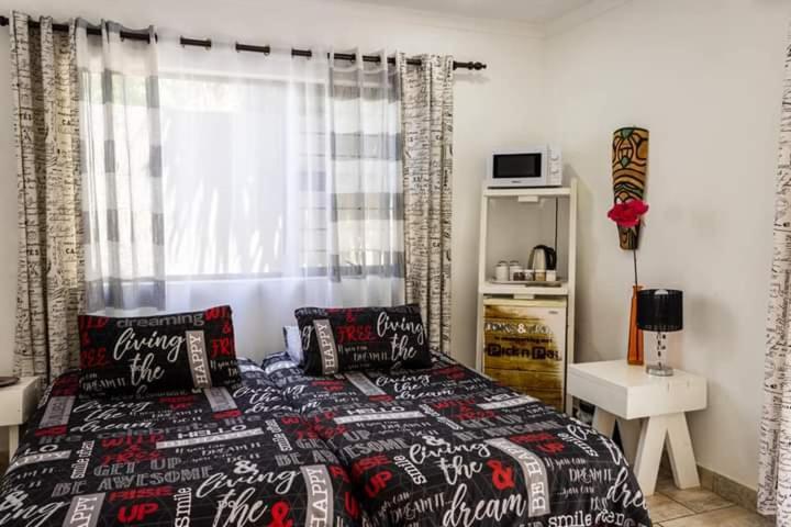 Mykhaya-Your Home Away From Home Kempton Park Esterno foto