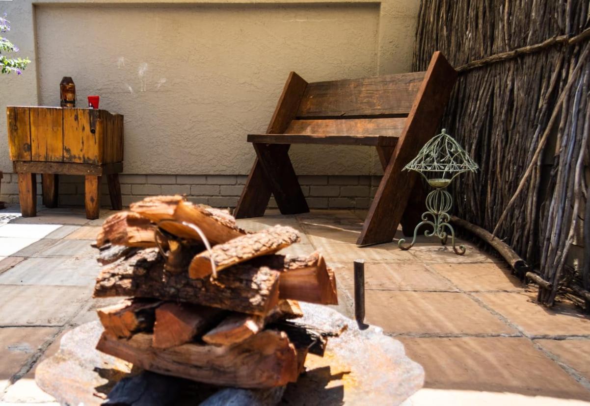 Mykhaya-Your Home Away From Home Kempton Park Esterno foto