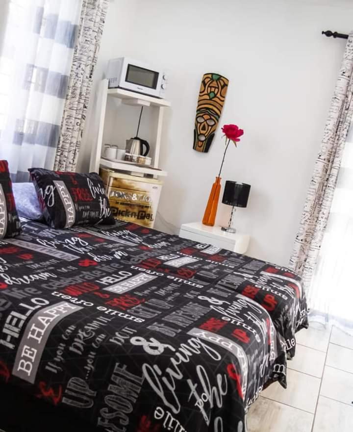 Mykhaya-Your Home Away From Home Kempton Park Esterno foto