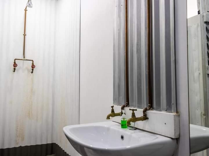 Mykhaya-Your Home Away From Home Kempton Park Esterno foto