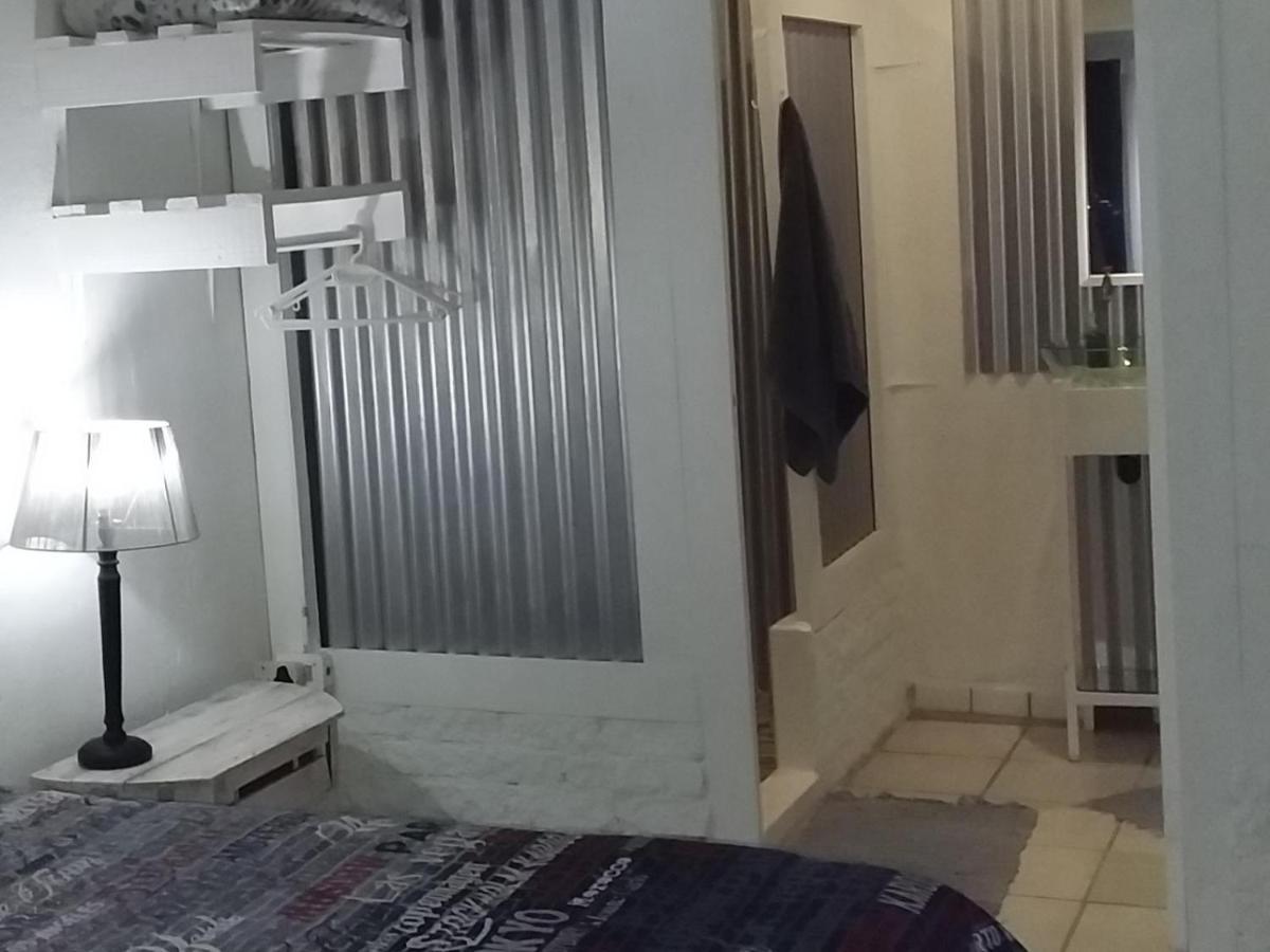 Mykhaya-Your Home Away From Home Kempton Park Esterno foto
