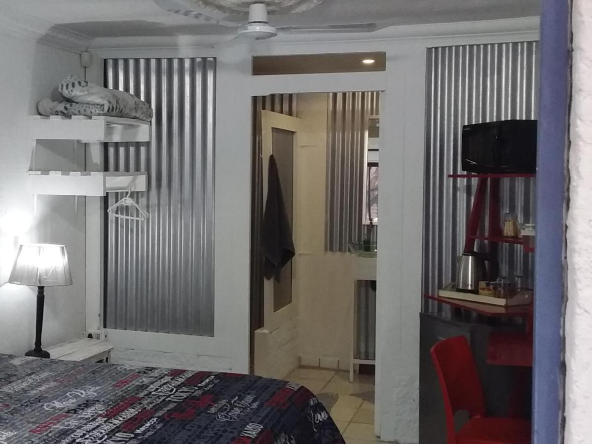 Mykhaya-Your Home Away From Home Kempton Park Esterno foto