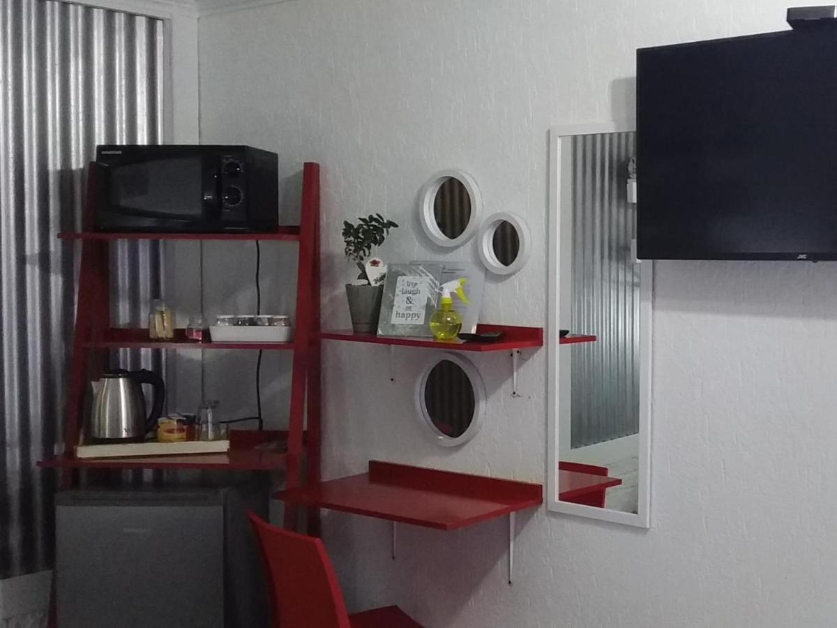 Mykhaya-Your Home Away From Home Kempton Park Esterno foto